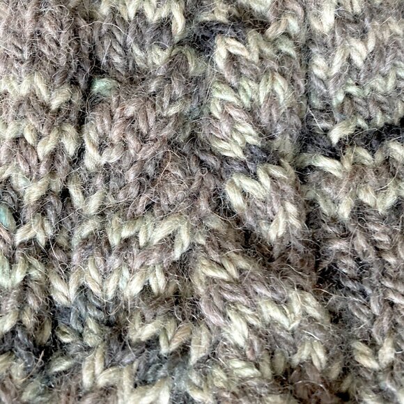 Handmade 🇨🇦 NWOT Hand Knit Alpaca Cable Toque - Picture 2 of 4
